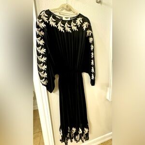 The Great Black embroidered dress with floral embroidery size XS